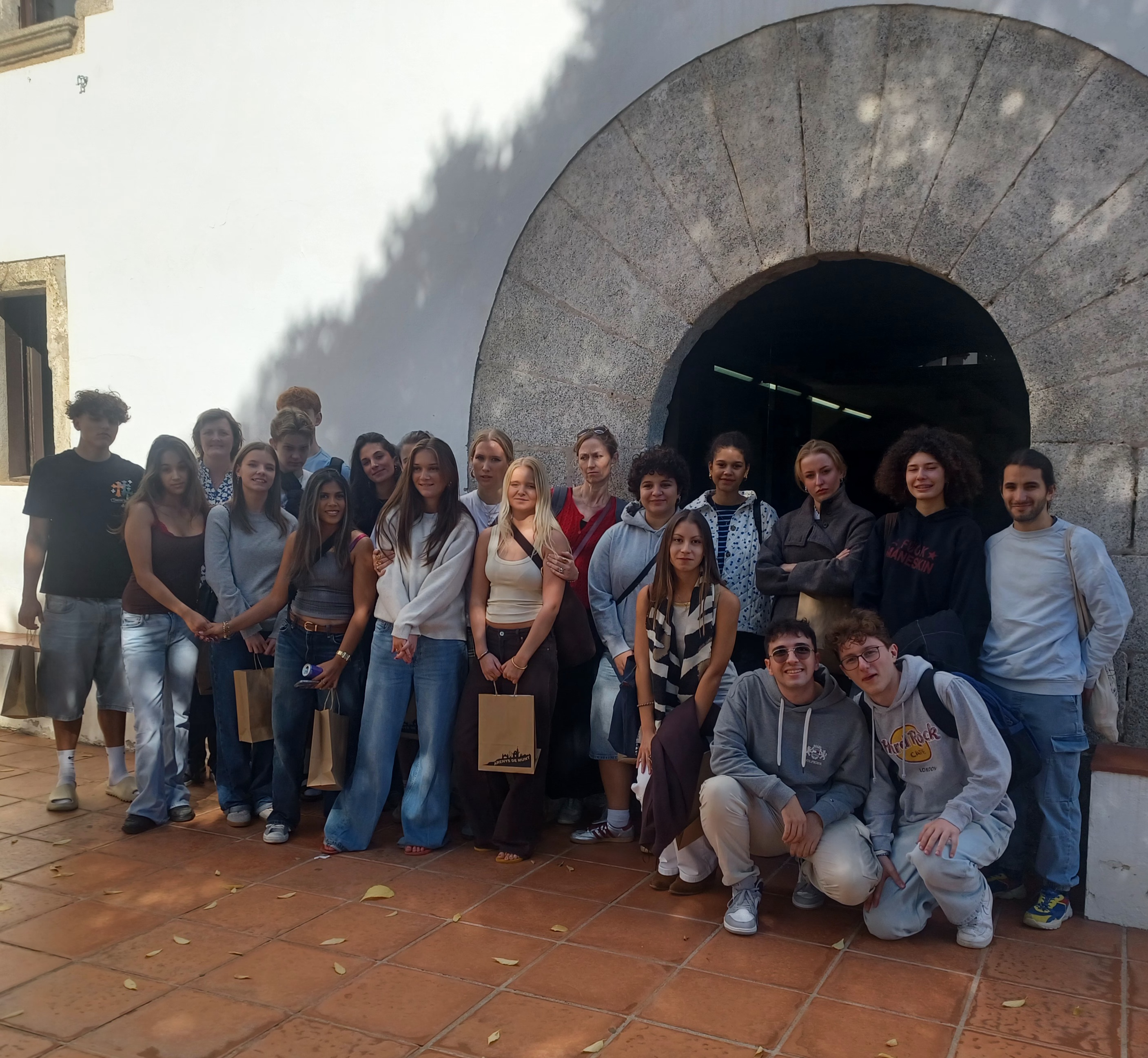 Benvinguda a l'alumnat internacional dels Programes Europeus de Mobilitat de l'Institut Domènec Perramon Benvinguda a l'alumnat internacional dels Programes Europeus de Mobilitat de l'Institut Domènec Perramon