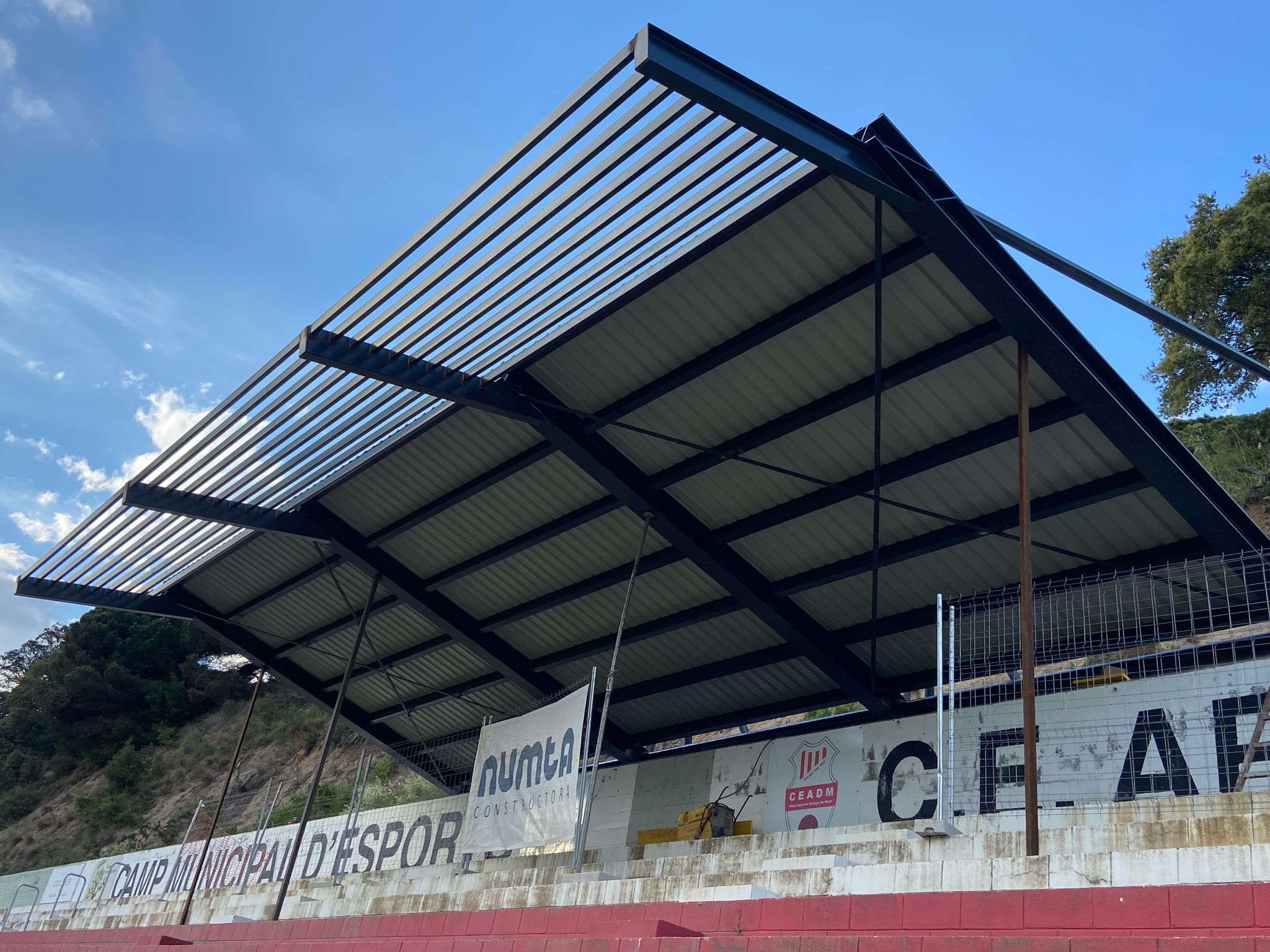Marquesina del camp de futbol municipal